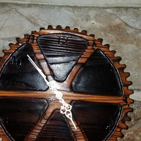 Shou sugi ban Japanese wood burned gear clock - Picture 4 of 5